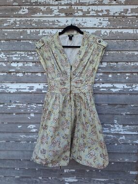 H&M Cream Floral V-Neck Short Sleeve Fit-and-Flare Dress Size 4